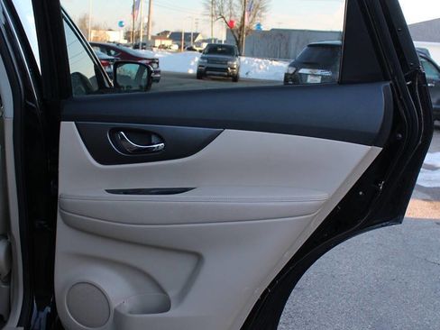 Used 2015 Nissan Rogue SV image 18