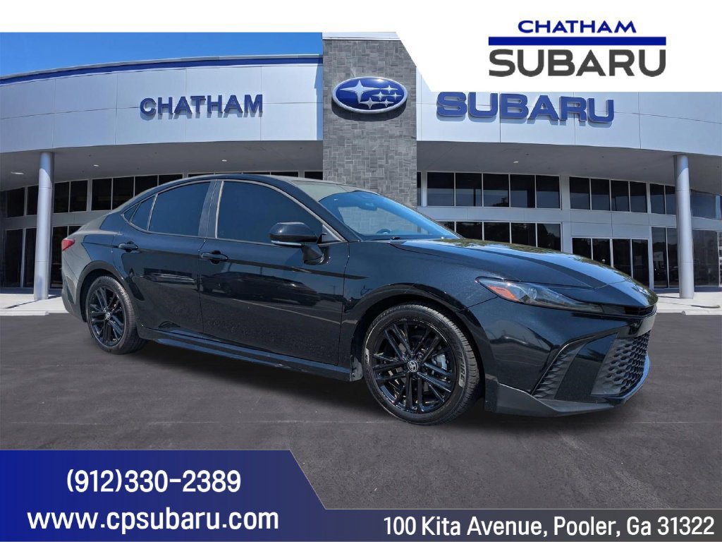 Used 2025 Toyota Camry SE FWD image 1