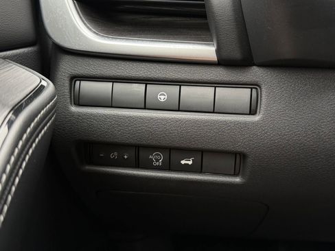 Used 2023 Nissan Rogue Platinum FWD image 25