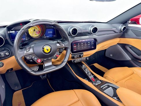 Used 2019 Ferrari Portofino RWD image 24