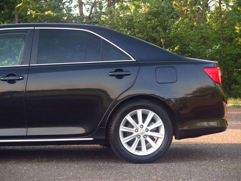 Used 2012 Toyota Camry XLE w/ Convenience Pkg FWD image 24