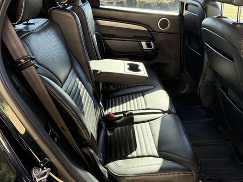 Used 2017 Land Rover Discovery First Edition image 34