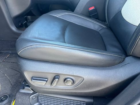 Used 2025 Toyota Sienna Limited image 13