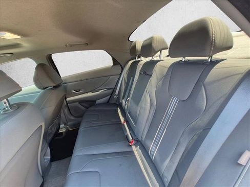 Used 2025 Hyundai Elantra SEL FWD image 13