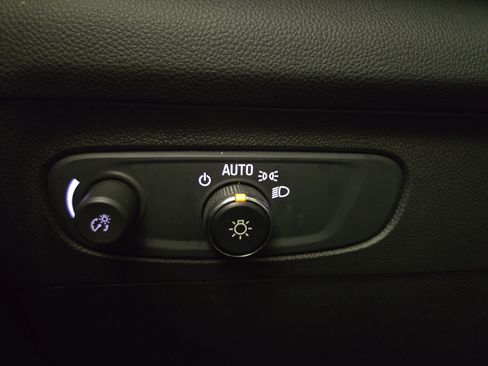 Used 2022 Buick Envision Preferred w/ Sport Touring Package FWD image 23