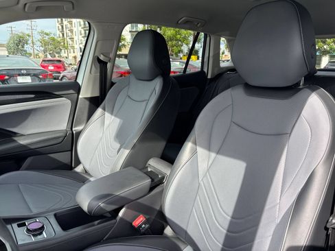 Used 2026 Volkswagen Tiguan SE AWD/4WD image 70