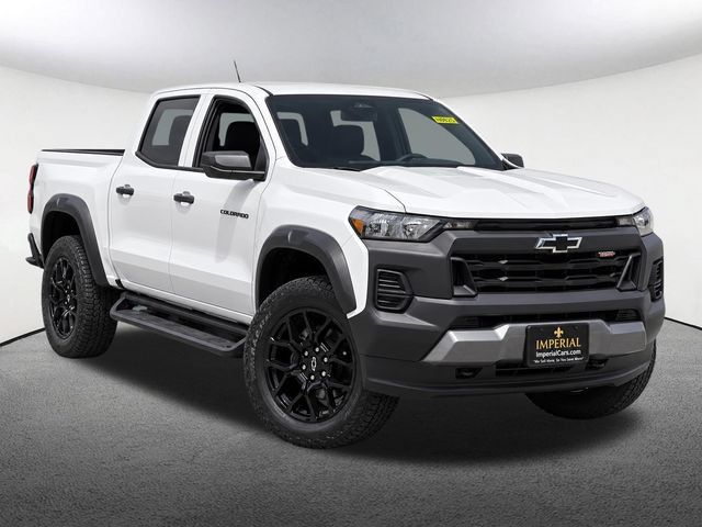 Used 2024 Chevrolet Colorado Trail Boss w/ LPO, Dark Essentials Package AWD/4WD image 2