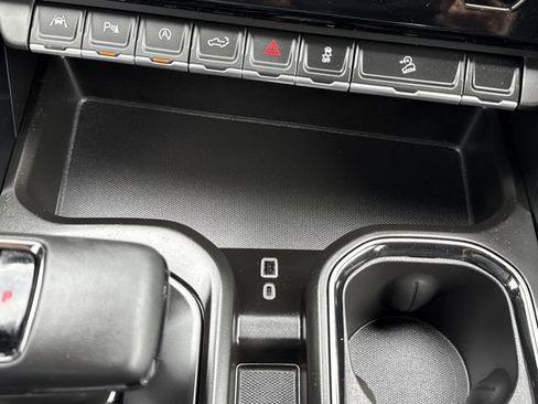 Used 2025 GMC Sierra 1500 AT4 w/ Technology Package AWD/4WD image 25