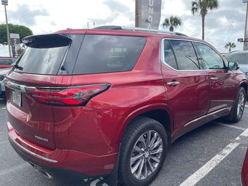 Used 2022 Chevrolet Traverse Premier image 2