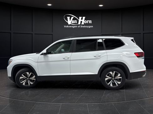 Used 2024 Volkswagen Atlas SE AWD/4WD image 4
