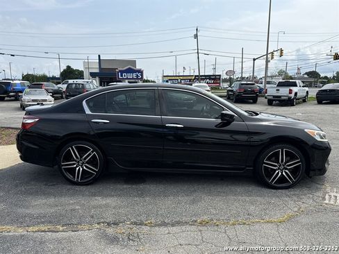 Used 2017 Honda Accord Sport image 4