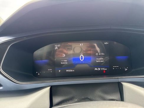 Used 2022 Volkswagen Taos SE w/ Panoramic Sunroof Package image 13