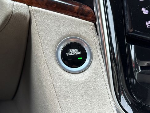 Used 2015 Cadillac Escalade Premium image 29