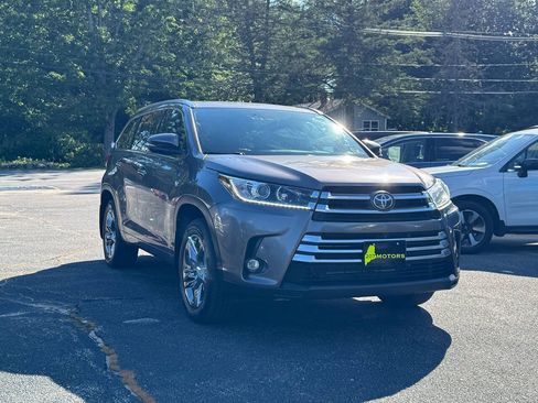 Used 2019 Toyota Highlander Limited Platinum AWD/4WD image 3