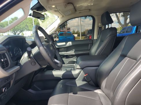 Used 2024 Ford Expedition XLT RWD image 11