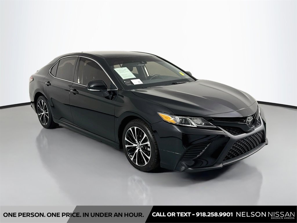 Used 2018 Toyota Camry SE w/ Audio Package FWD image 3