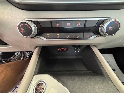 Used 2025 Nissan Altima 2.5 SV FWD image 23