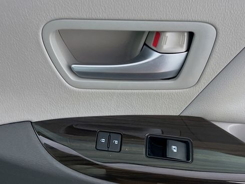 Used 2015 Toyota Sienna XLE Premium image 32