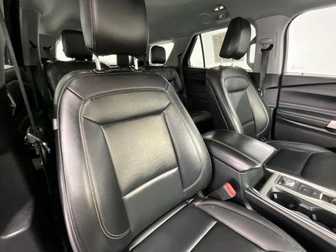 Used 2020 Ford Explorer XLT w/ Equipment Group 202A AWD/4WD image 14