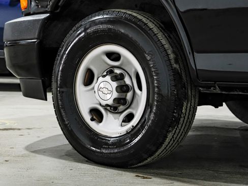 Used 2019 Chevrolet Express 2500 w/ Driver Convenience Package image 35