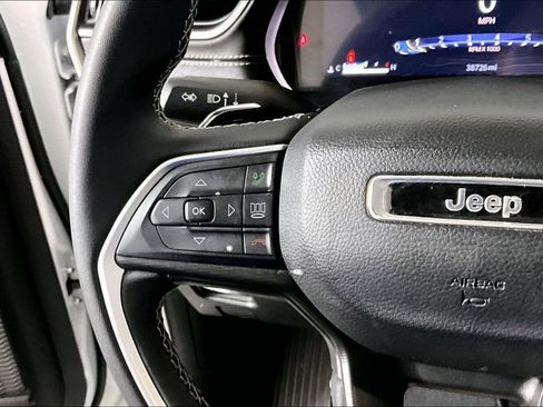 Used 2023 Jeep Grand Cherokee Laredo X image 14