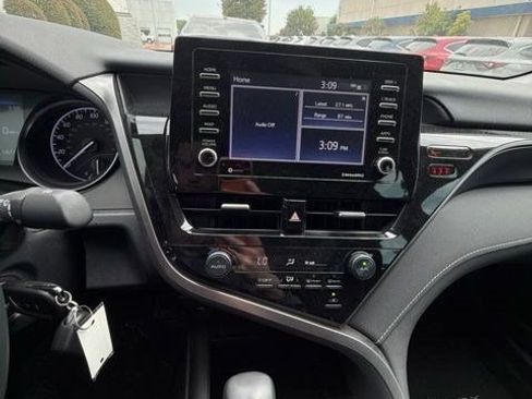 Used 2021 Toyota Camry SE FWD image 7