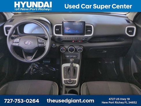 Used 2024 Hyundai Venue Limited FWD image 16