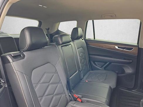 Used 2024 Volkswagen Atlas SE FWD image 18