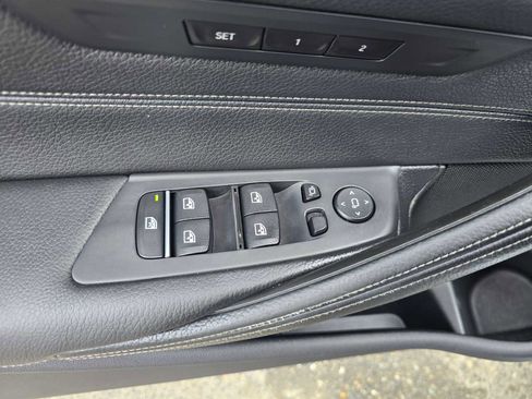 Used 2018 BMW 530e xDrive image 25