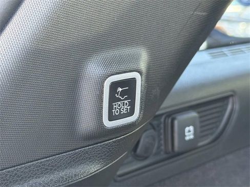 Used 2023 Jeep Grand Cherokee Overland w/ Luxury Tech Group IV image 10