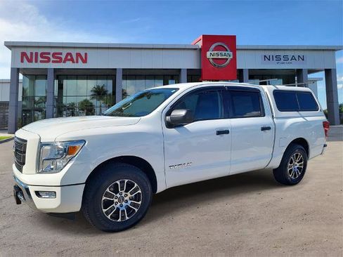 Certified 2023 Nissan Titan SV image 9