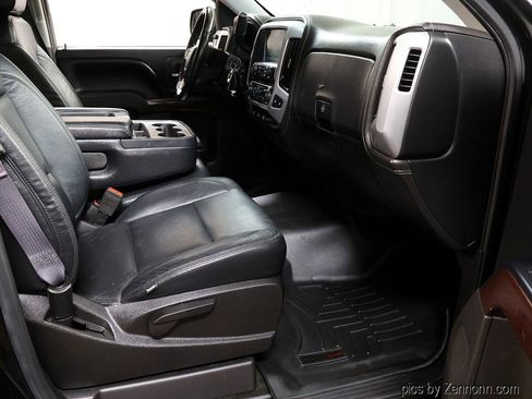 Used 2017 GMC Sierra 1500 SLE w/ SLE Value Package image 32