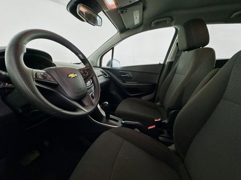 Used 2021 Chevrolet Trax LS w/ Tint and Cruise Package AWD/4WD image 20