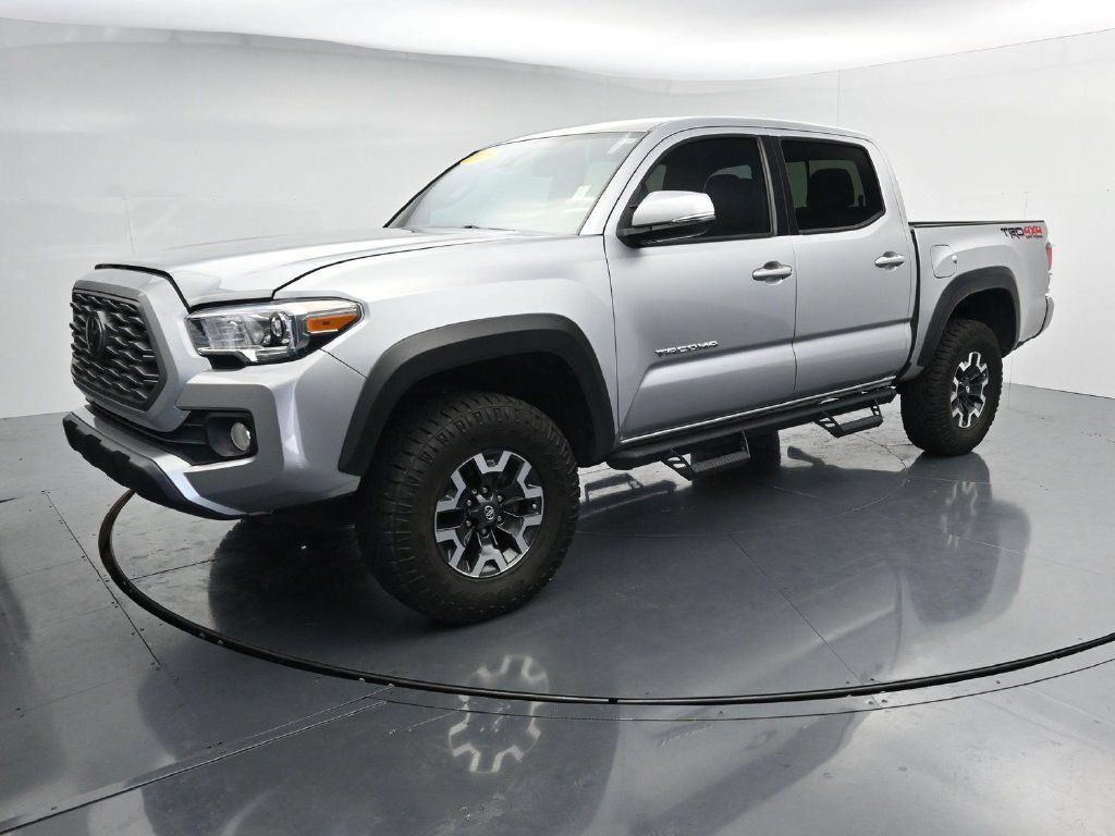 Used 2023 Toyota Tacoma TRD Off-Road w/ Technology Package AWD/4WD image 4