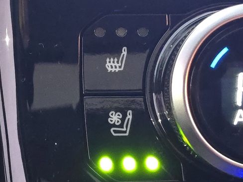 Used 2023 Toyota Highlander Limited image 10