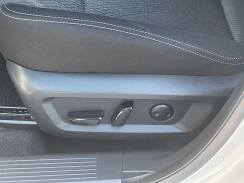 Used 2025 Nissan Rogue SV AWD/4WD image 22