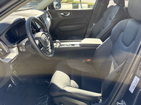 Used 2025 Volvo XC60 B5 Plus image 16