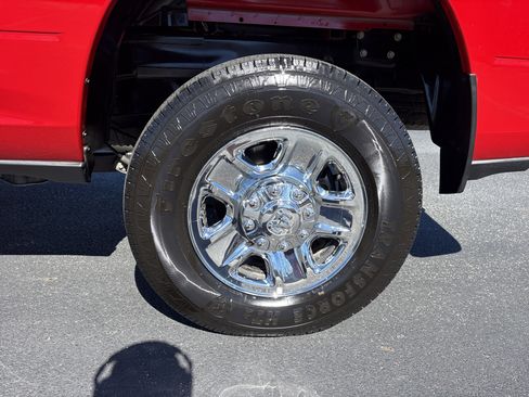 Used 2024 RAM 2500 Tradesman w/ Chrome Appearance Group image 19