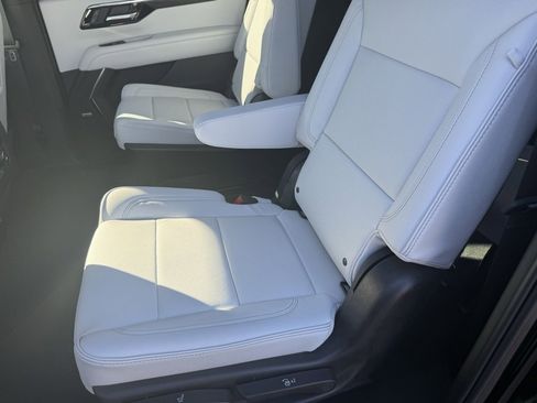 New 2025 Chevrolet Suburban Premier image 29