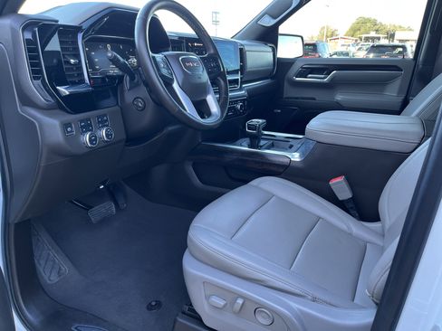 Used 2023 GMC Sierra 1500 SLT image 8