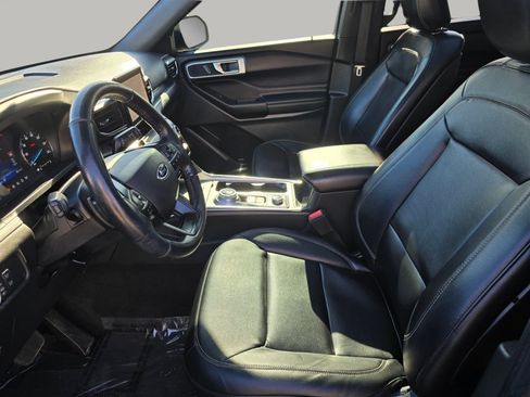 Used 2020 Ford Explorer XLT w/ Equipment Group 202A AWD/4WD image 22