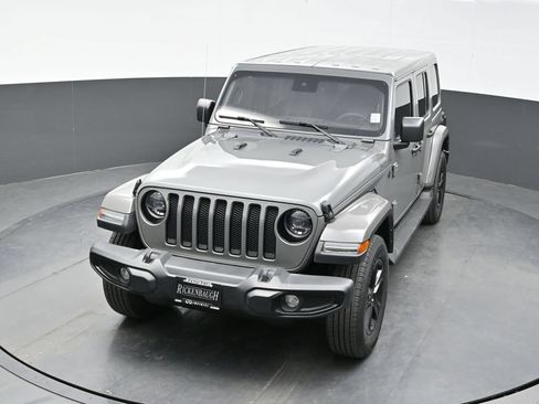 Used 2023 Jeep Wrangler Unlimited Sahara AWD/4WD image 35