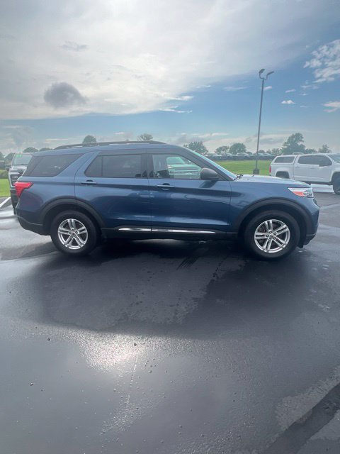 Used 2020 Ford Explorer XLT w/ Equipment Group 202A AWD/4WD image 4