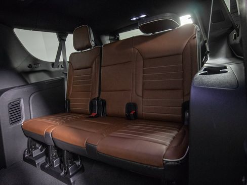 Used 2024 GMC Yukon XL Denali Ultimate image 12