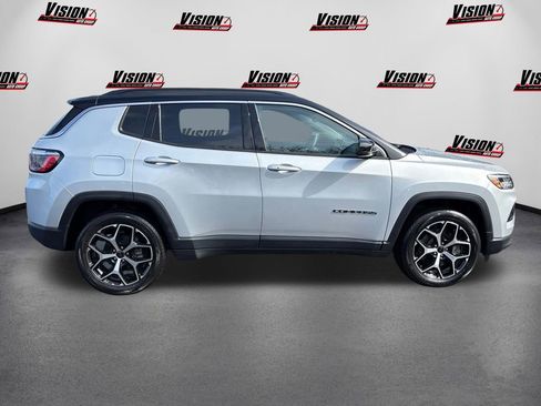 Used 2025 Jeep Compass Limited image 4
