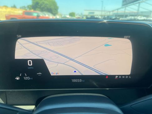 Used 2025 Chevrolet Traverse LT image 26