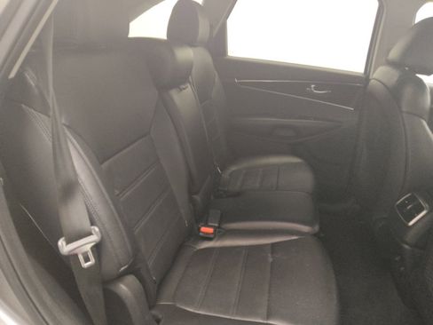 Used 2019 Kia Sorento LX image 19