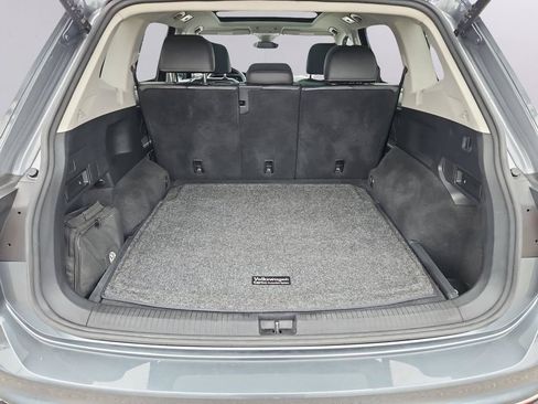 Used 2022 Volkswagen Tiguan SE w/ Panoramic Sunroof Package AWD/4WD image 32