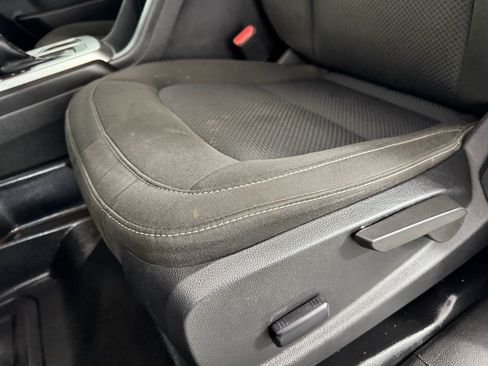 Used 2022 Chevrolet Colorado LT w/ Fleet Safety Package image 22