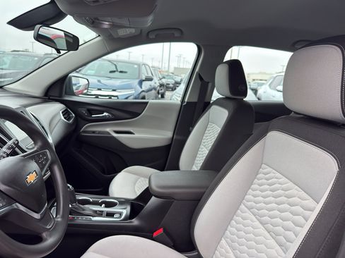 Used 2018 Chevrolet Equinox LS image 25